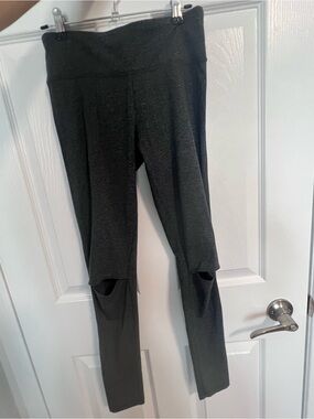 Victoria's Secret Dark Grey Knee-Cut Kids Leggings， SZ S